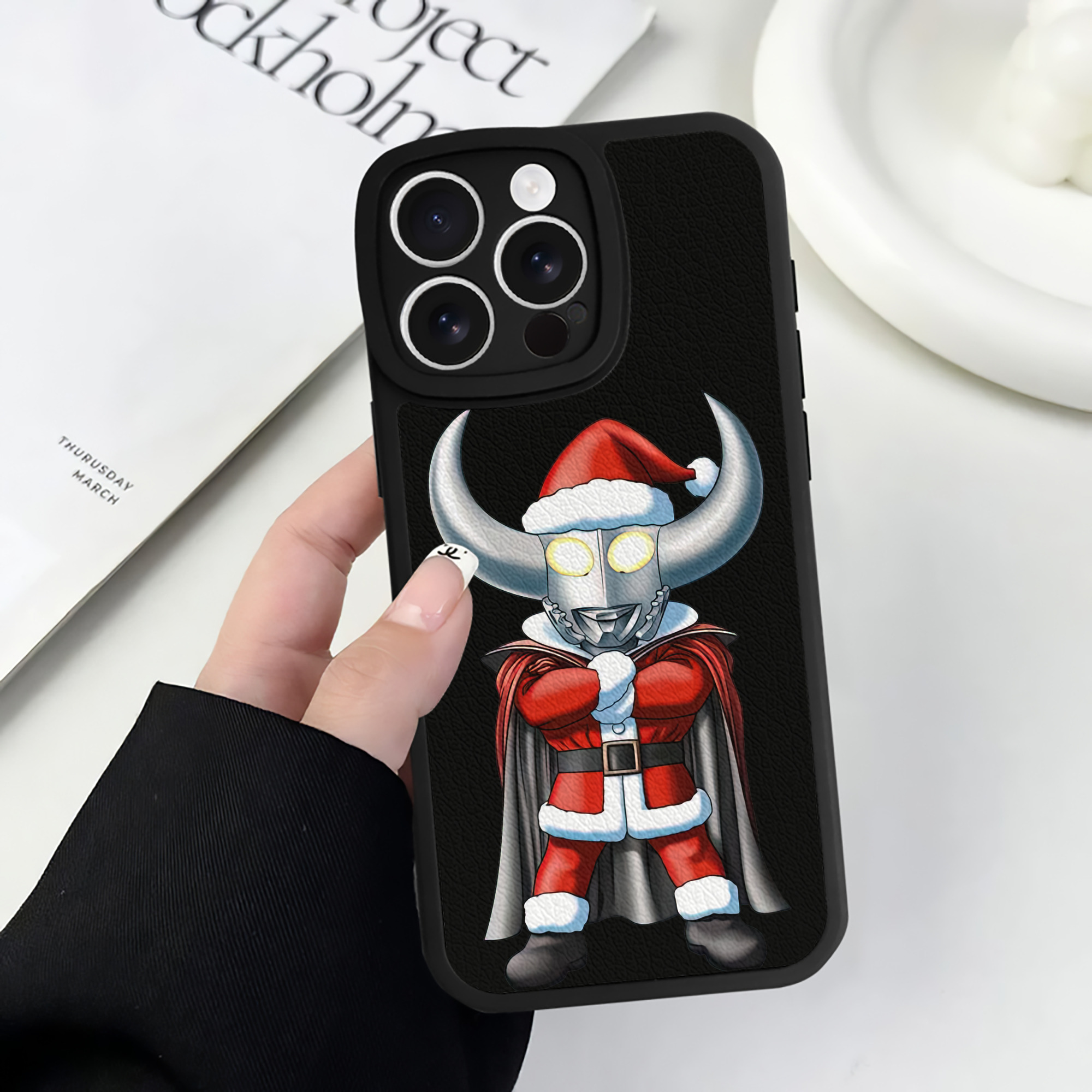 （画像用） ウルトラマン Ultraman 【iPhone 16シリーズ対応】シリコンスマホケース（レザー調） 材質：シリコン